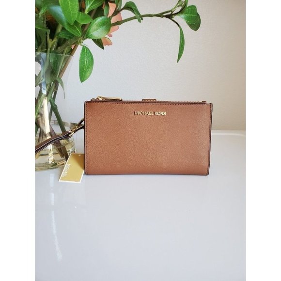 Michael Kors Wallet - Picture 1 of 9
